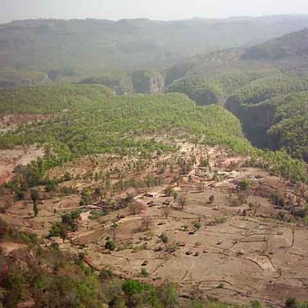 Valea Patalkot, un izvor de ierburi miraculoase